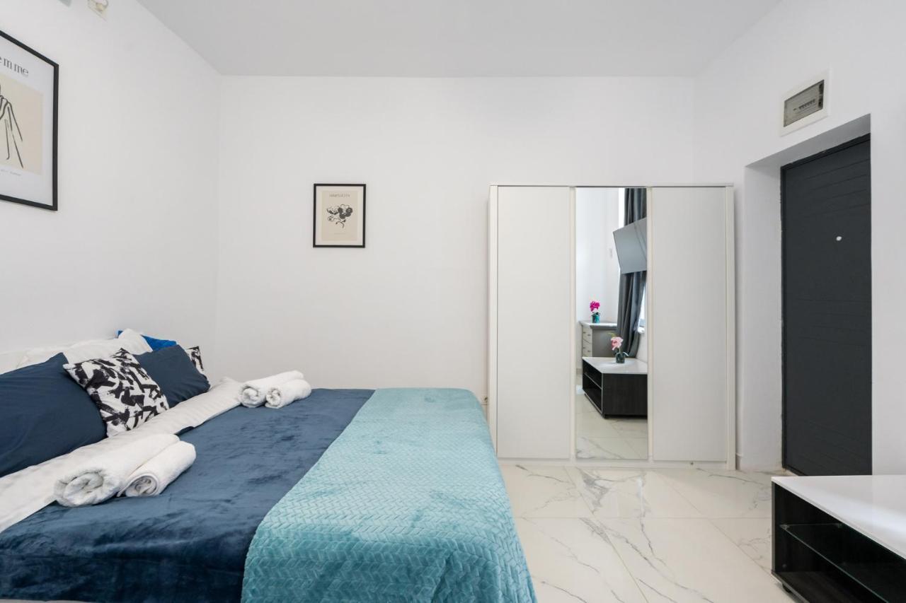 Blue-Line-Apartment-Unirii Bucharest Exterior photo